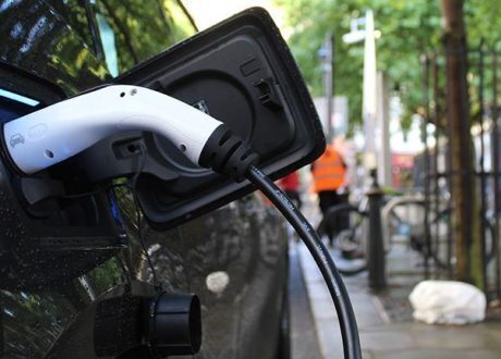 Study: Electric cars, heat pumps to cut CO2 by 1.5 & 0.8 gigatons annually by 2050