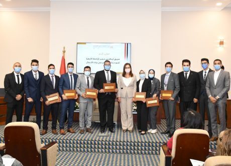 «التخطيط» تكرّم طلاب إيناكتس إيجيبت الفائز بالمركز الأول بمسابقة ريادة الأعمال
