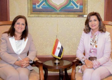 وزيرتا التخطيط والهجرة تتفقان على توفير فرص تدريب لشباب الدارسين بالخارج