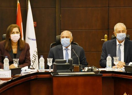 وزيرا النقل والتخطيط يبحثان توطين صناعة القطارات بمنطقة شرق بورسعيد