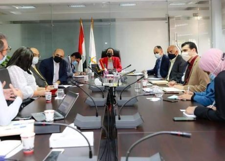 «البيئة» تبحث مع «الوكالة الفرنسية» المخرجات الأولية ببرنامج التحول لنظم مالية لمواجهة تغير المناخ