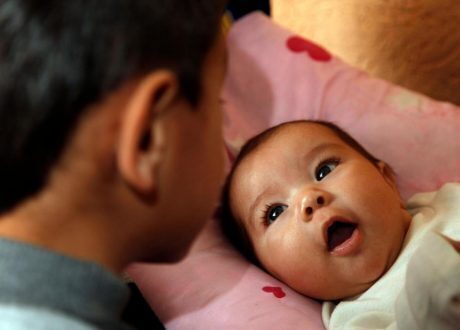 «التضامن» تطلق برنامجًا تدريبيًا للعاملين في برنامج “الألف يوم الأولى”