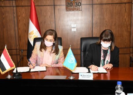 وزيرة التخطيط توقع مشروعًا لدعم استراتيجية تمويل أهداف التنمية المستدامة