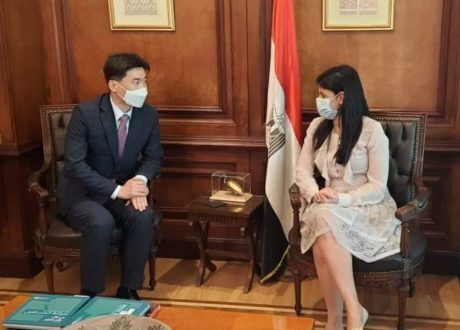 «التعاون الدولي» تستقبل بعثة البنك الكوري لبحث تمويل عدد من المشروعات التنموية 