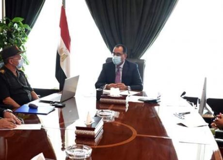 رئيس الوزراء يتابع المشروعات التنموية والخدمية بـ ٣ محافظات