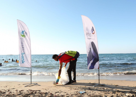 Egypt seeks Guinness Records title with largest beaches cleanup campaign