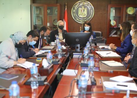 الحكومة تبحث مع البنك الدولي تطوير سياسات مكافحة التغيرات المناخية
