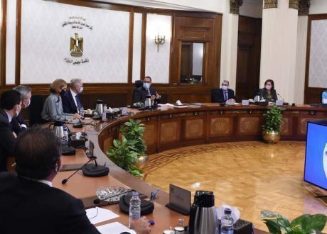 رئيس الوزراء يبحث مع «سكاتك النرويجية» مجالات التعاون في تحلية المياه
