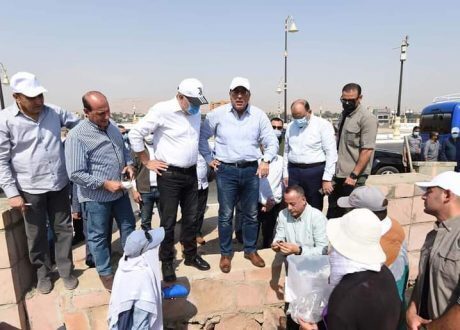رئيس الوزراء يتفقد مشروعات «حياة كريمة» بمركز إسنا