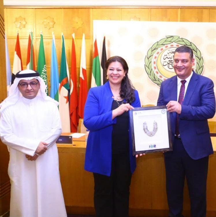 «رواد 2030» يحصل على درع الجائزة العربية لأعمال الخير