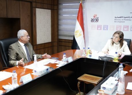 وزيرة التخطيط تلتقي محافظ السويس لدراسة توطين أهداف التنمية المستدامة