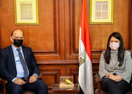 «المشاط» تلتقي السفير التونسي بالقاهرة لتعزيز العلاقات بين البلدين