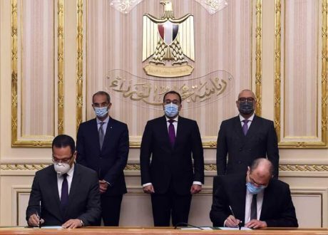 تعاون بين «الاتصالات» و «الإسكان» لتنفيذ مشروعات التحول الرقمي.. تفاصيل