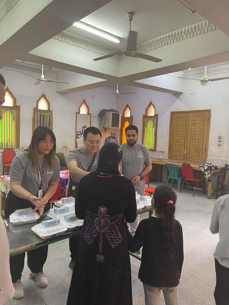 “ميكو” توزع أكثر من 700 وجبة على أهالي عزبة خيرالله