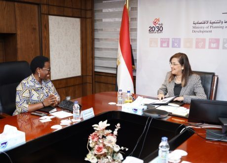 وزيرة التخطيط تلتقي نائب رئيس مفوضية الاتحاد الأفريقي لتعزيز التعاون المشترك