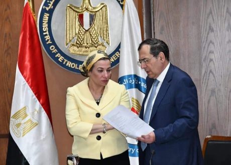 «البيئة» و«البترول» يبحثان تنظيم فعاليات لخفض الكربون خلال «COP27»