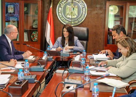رانيا المشاط تبحث مع البنك الدولي تضمين الملاحظات الوطنية في تقرير المناخ والتنمية