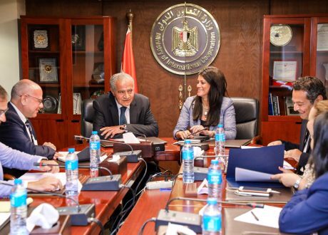 وزيرا التعاون الدولي والتموين يبحثان مع بعثة البنك الدولي إجراءات تفعيل اتفاق تعزيز الأمن الغذائي