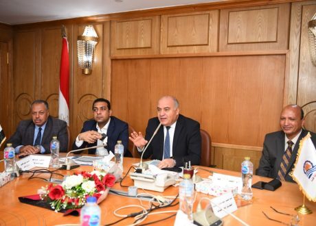 محافظ قنا رئيسًا لأعمال المبادرة الوطنية للمشروعات الخضراء الذكية