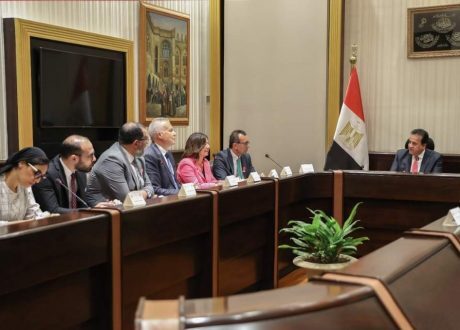 «الصحة» تبحث مع «بهية» سبل التعاون لمكافحة سرطان الثدي وخدمات التوعية المجتمعية