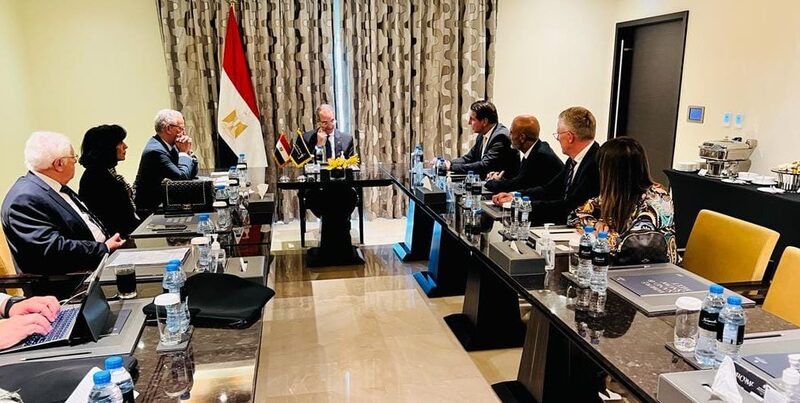 وزير الاتصالات يلتقي مسئولي شركة لينوفو العالمية لبحث فرص الاستثمار في مصر