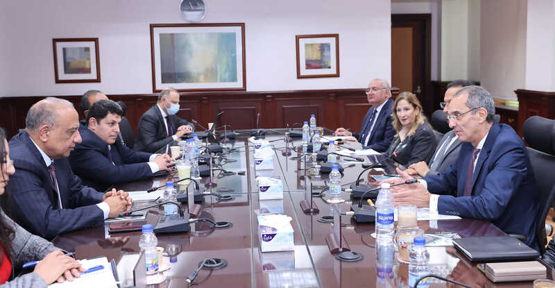 وزيرا قطاع الأعمال العام والاتصالات يبحثان تعزيز التعاون في التحول الرقمي