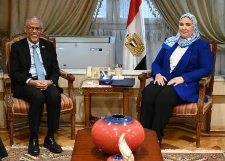 وزيرة التضامن تبحث مع نظيرها بـسنغافورة البرامج الداعمة لاستقرار الأسرة