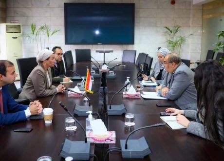 «البيئة» تبحث آخر مستجدات نتائج مؤتمر المناخ COP27