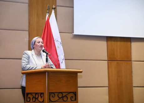 وزيرة البيئة تكرم فريق عمل مؤتمر المناخ كوب 27 لمجهوداتهم