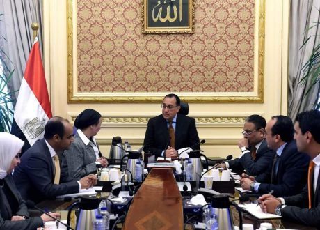 “مدبولي” يتابع جهود وزارة البيئة لدعم مناخ الاستثمار