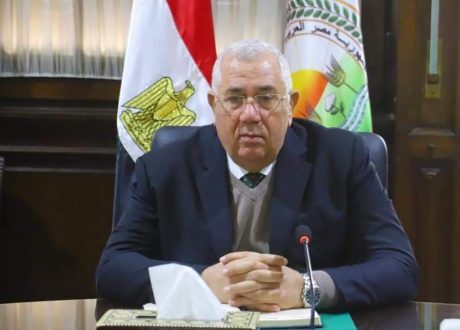 “القصير” يتابع آخر مستجدات إنشاء محطة شتلات القصب بوادي الصعايدة