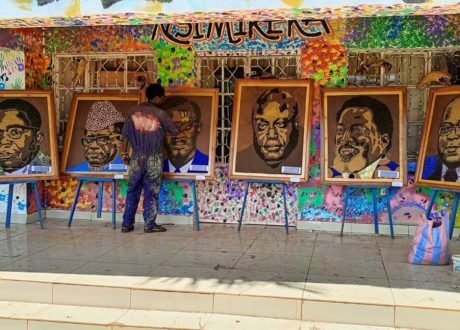Congolese artist paints politicians’ portraits in plastic