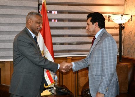وزير الشباب والرياضة يبحث التعاون الثنائي مع مسؤولي منظمة الفاو في مصر