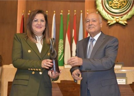 Egypt’s planning min. honored among Arab sustainability pioneers