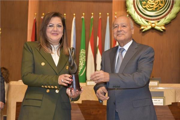 Egypt’s planning min. honored among Arab sustainability pioneers