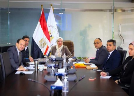 «البيئة» تناقش الموقف التنفيذي للمرحلة الثالثة لبرنامج «التحكم في التلوث الصناعي»