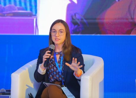 أمبر غريني: الاستراتيجيات الشاملة ضرورة ملحة للاستدامة على مستوى المؤسسات والشركات