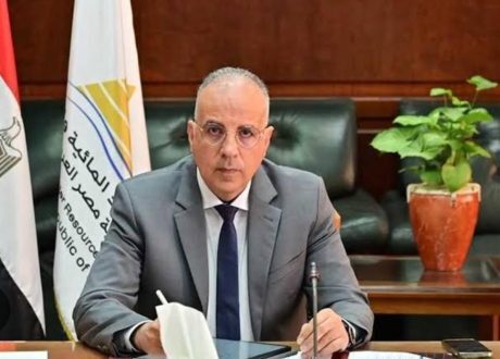 وزير الري يتابع موقف أعمال تأهيل الترع بمراكز “حياه كريمة”