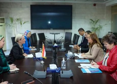 «البيئة» تبحث سبل التعاون مع «غادة والي» في عدد من الملفات المشتركة