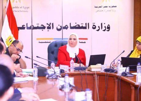 وزيرة التضامن تترأس اجتماع لجنة تنظيم توزيع السلع الغذائية للأسر الأولى بالرعاية