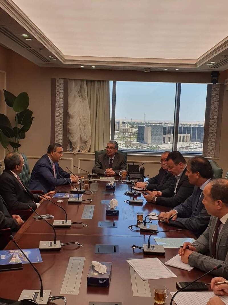 «الكهرباء» تبحث التعاون مع L&T الهندية في مجالات الطاقة المتجددة والهيدروجين الأخضر