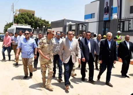 بالصور .. رئيس الوزراء يتفقد مشروعات «حياة كريمة» بالجيزة