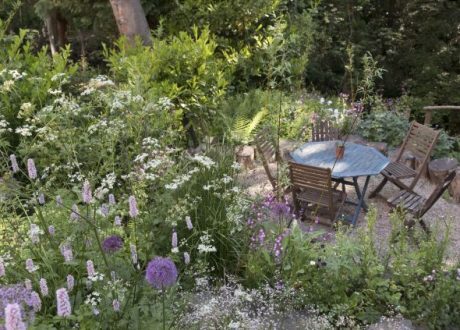 Study urges offering incentives for gardners to use eco-friendly techniques