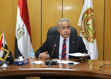 وزير العمل يدعو الشباب للالتحاق بدورات «التدريب المهني» لتنمية المهارات والتأهيل لسوق العمل