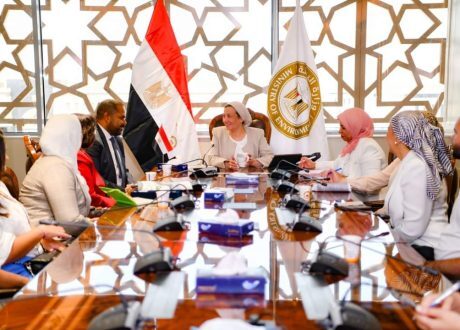 وزيرة البيئة تستعرض أهم مجالات تطوير العمل البيئي والمناخي فى مصر