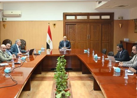 وزير الري :خفض إستهلاك الكهرباء بالمحطات لتقليل الإنبعاثات المسببة للتغيرات المناخية