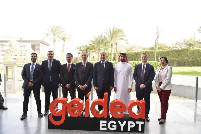 دعمًا للابتكار والنمو في تكنولوجيا المعلومات.. رئيس الوزراء يتفقد مركز خدمات الدعم العملياتي لمجموعة «جيديا»