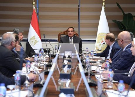 وزير التنمية المحلية يتابع الموقف التنفيذي لمشروعات البنية التحتية لمنظومة المخلفات بالمحافظات