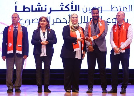 وزيرة التضامن تكرم المتطوعين لإغاثة المتضررين بغزة وليبيا والسودان