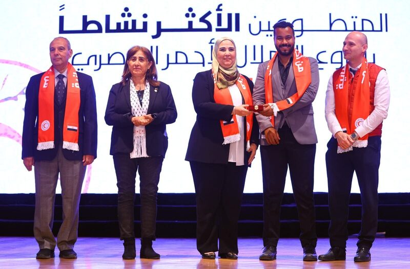 وزيرة التضامن تكرم المتطوعين لإغاثة المتضررين بغزة وليبيا والسودان
